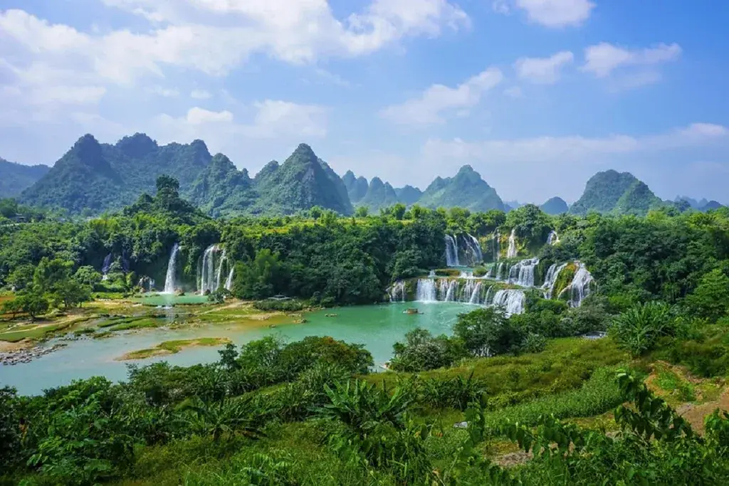 Vietnam tour packages from Pakistan - Hanoi, Ha Long Bay, Ho Chi Minh City and scenic Vietnam